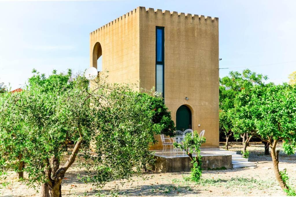 Villa The Tower With The Orange Tree Garden à Ialysos  Extérieur photo