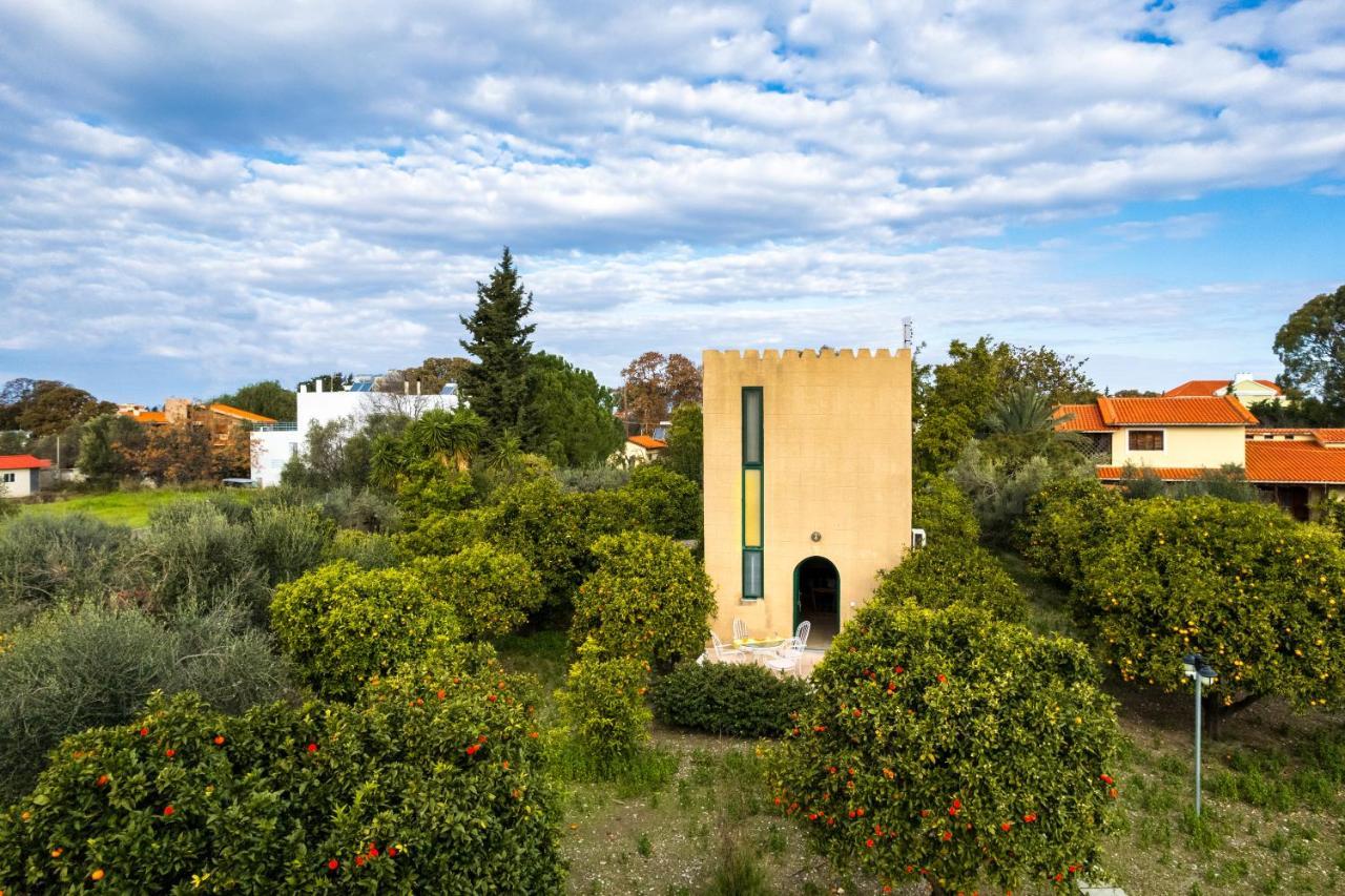 Villa The Tower With The Orange Tree Garden à Ialysos  Extérieur photo